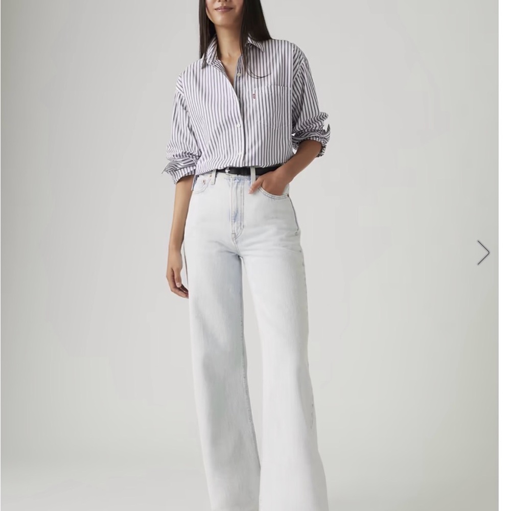 Light Wash Wide Leg Women’s Jeans